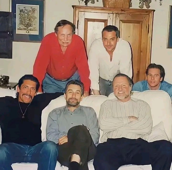 Umarwasp's tweet image. The Cast of ‘Heat’ (1995) 🌟♥️

#BOOMchallenge #hollywood