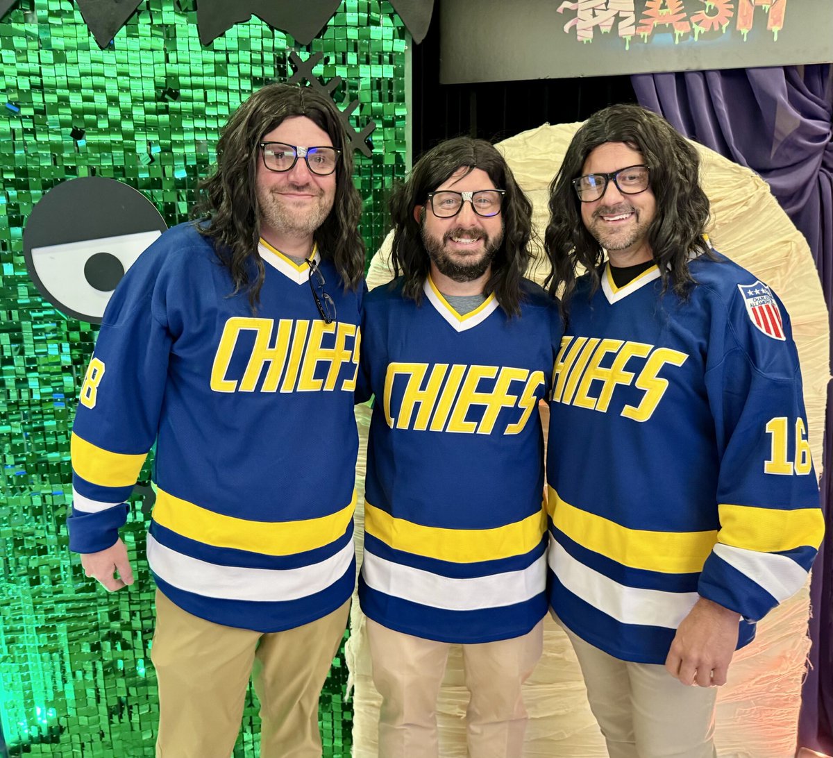 Anyone recognize these Bluesiers at the Royal Expo Monster Mash? Game time tonight at 6pm! Let's go Blues! 🏒👻🎃

#HansonBrothers #SlapShot #LetsGoBlues #WeAllBleedBlue #StLouisBlues #RoyalExpo #RoyalPapers #RoyaLab