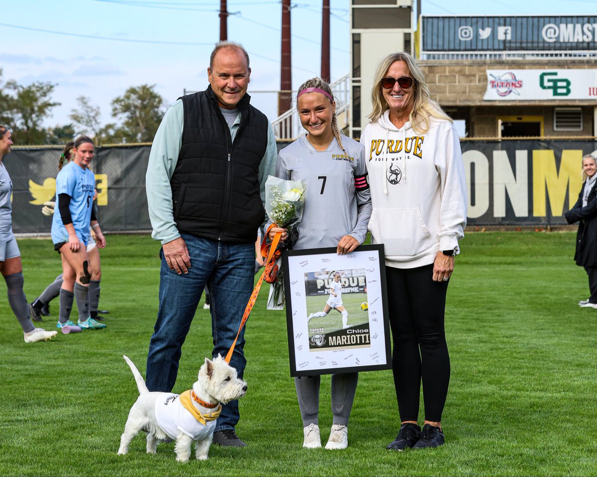 GoMastodons's tweet photo. Thank you to our four @MastodonWSoccer seniors!

Lauren Klusek
Lauryn Brucchieri
Grace Dunham
Chloe Mariotti

#FeelTheRumble #HLWSOC https://t.co/fE7o76QNSm