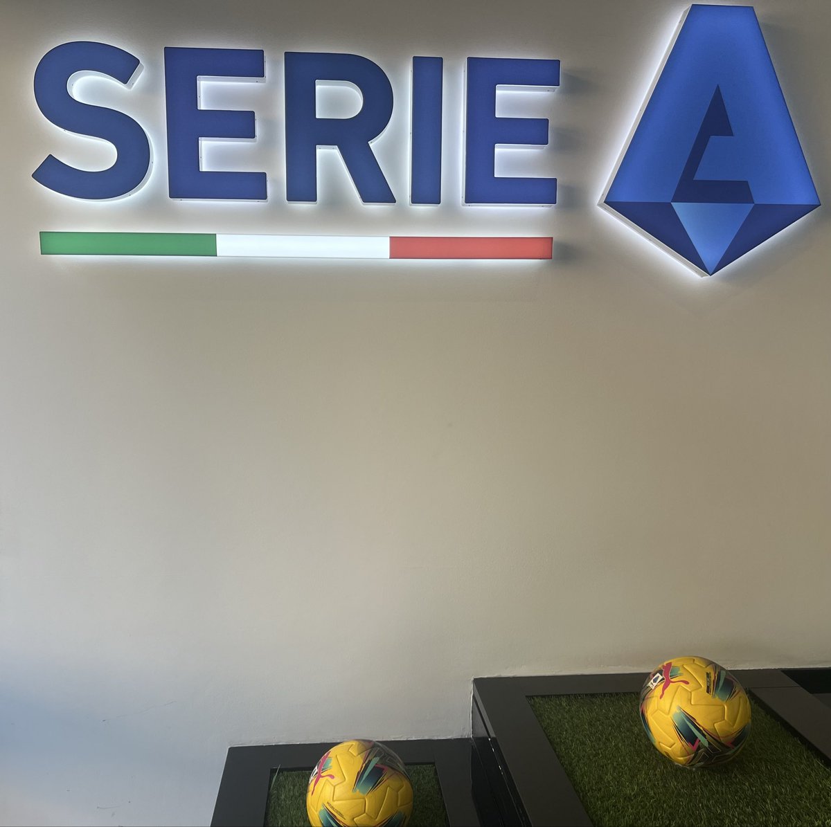 Mariani è stato designato per #NapoliInter anche perché Maresca e Guida preferiscono, secondo quest’ultimo, “non arbitrare il Napoli per non avere problemi nella vita privata”. Questa è una cosa preoccupante, non un rigore inesistente assegnato come quello di stasera ai campani.