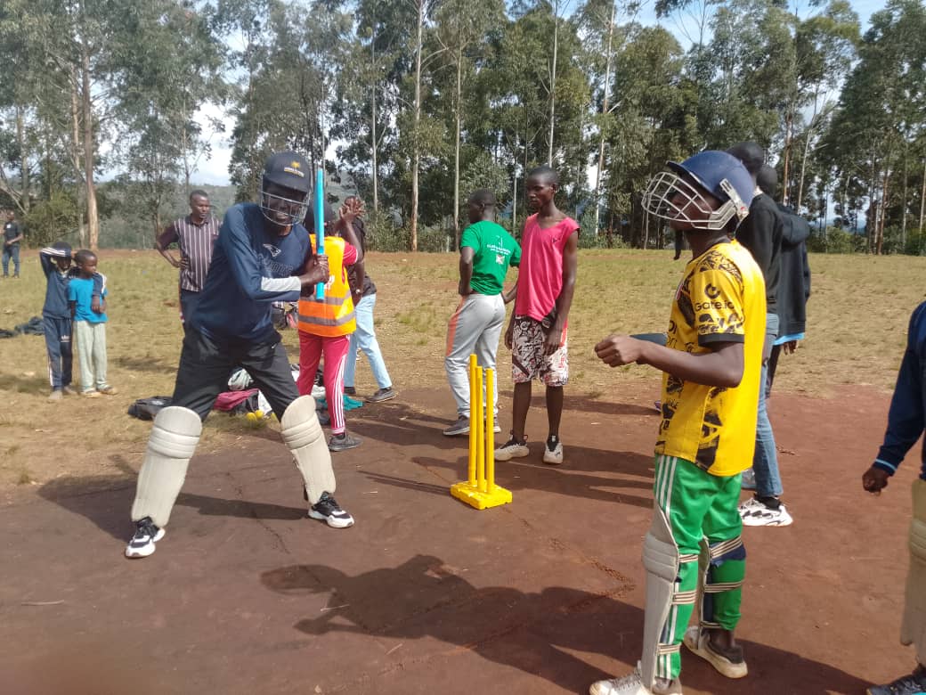 CricketGitega's tweet photo. #CricketYacu: Oct 25th session was more of a practical one where new coaches and umpires had real action hands-on training at the field and engaged in an experimental excercise. #BurundiCricket #Abatwip #CricketGitega https://t.co/h2HcFPSeLi