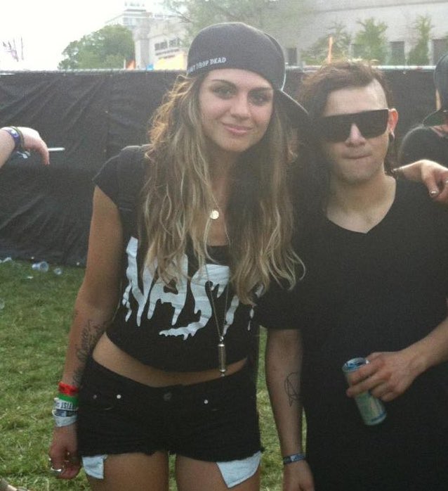 uma foto cheirando a dubstep diretamente de 2012 com krewella e skrillex