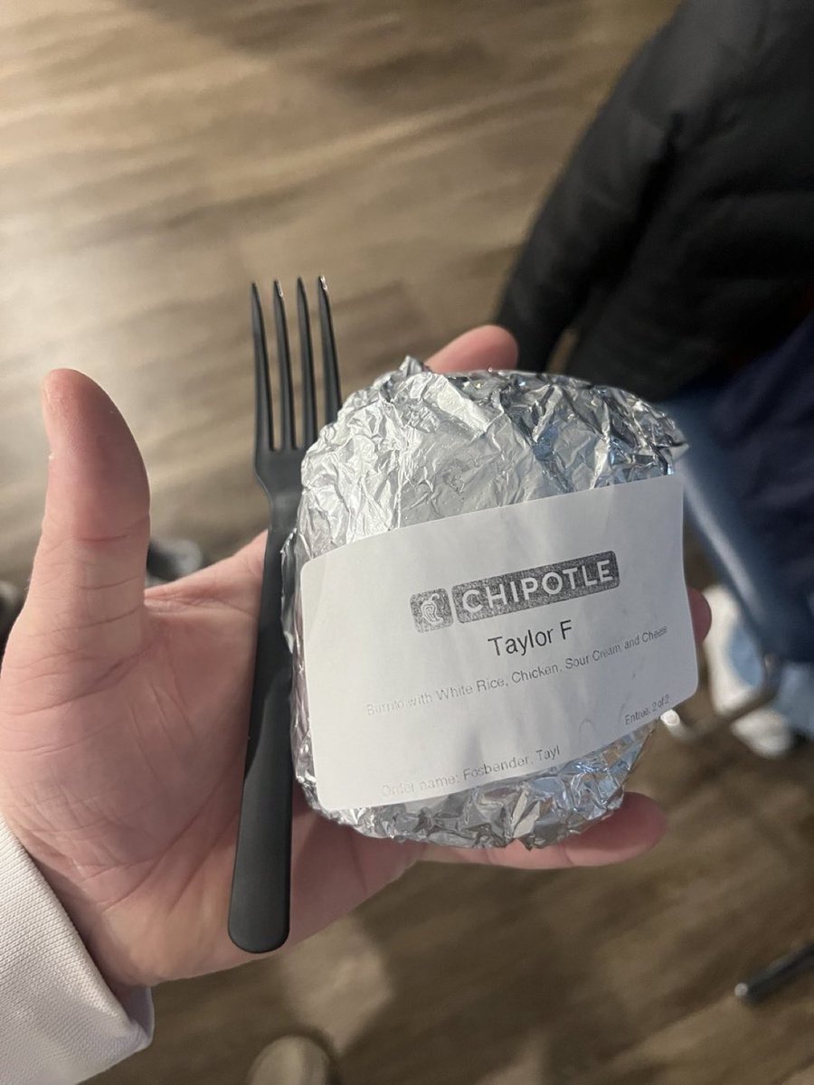 BillyButler4MVP's tweet photo. @michaelhitack @ChipotleTweets Hey mike been in the same spot. https://t.co/ZSpRlyeH1g