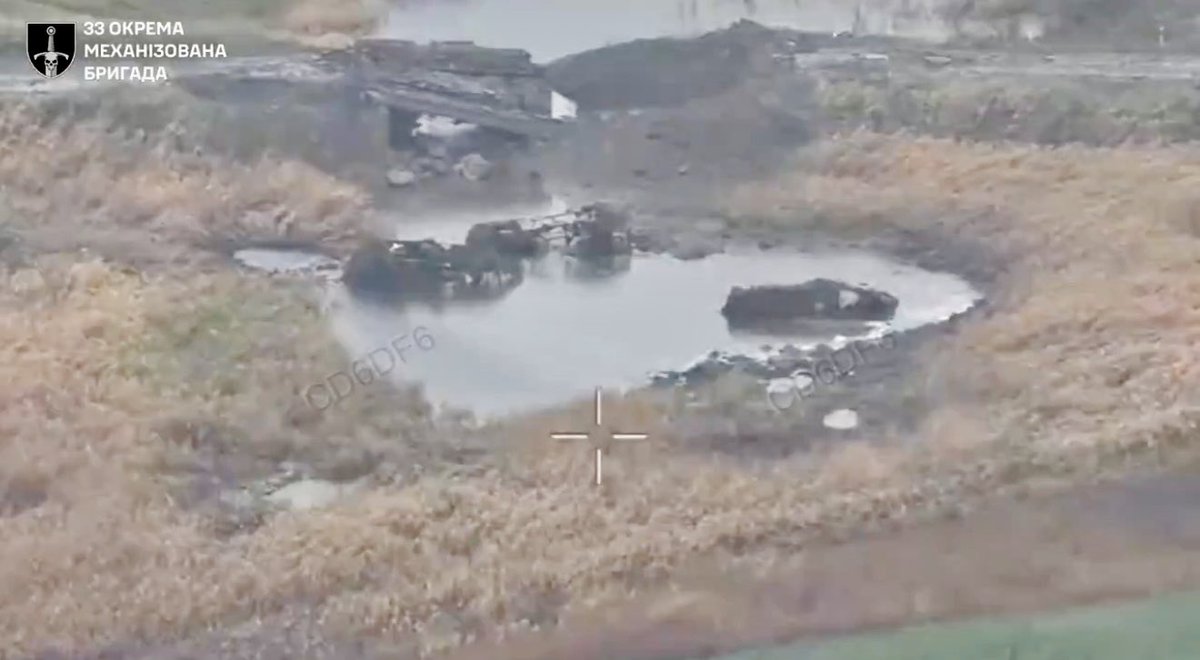 Osinttechnical's tweet image. Russian forces assaulting the Ukrainian town of Shakhove managed to lose 6 APCs while trying to cross a creek.
Ukrainian forces dropped a mix of FPV drones, 155mm artillery fire, and HIMARS rockets on the Russian assault.