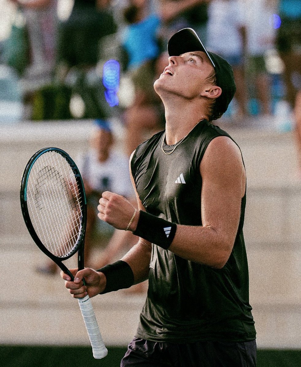Atención a esta final en el circuito Challenger:
Federico Cina 🇮🇹 (18 años) estará definiendo ante Justin Engel 🇩🇪 (18 años) el Challenger 50 de Hamburgo 🇩🇪.

Son dos promesas del tenis y el ganador se acercará mucho a las Next Gen Finals.
8:30am hora argentina