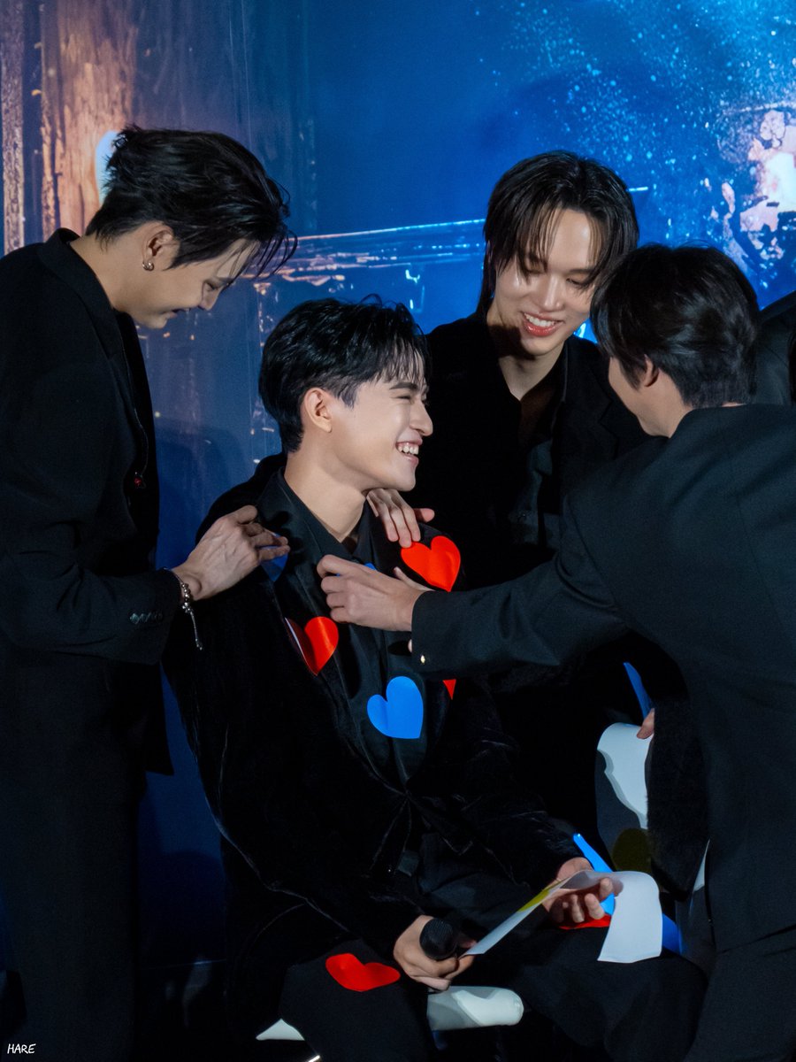 Hareshine's tweet image. 🧛🏻🐦⬛💙❤️💚💛 
รวมหัวใจทุกสีเลยอ่ะ ไปสุดทุกเรื่อง เอเนอจี้ขนาดนี้ หัวจะปวดแทน แต่ไม่แปลกใจถ้าใครๆก็แปะใจให้นะ เก่งมาก..
CIAR FINAL CHAPTER
#RevampSeriesFinalEP
#BarcodeTin @BarcodeTin