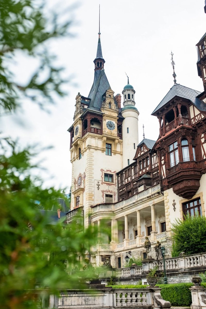 Travel_2Romania's tweet photo. Peleș Castle: The Crown Jewel of Romanian Architecture 🏰 ✨
📷 Freepik
#pelescastle #romanianarchitecture #castlegoals #historymeetsbeauty
#fblifestyle https://t.co/7qupdkD4o8