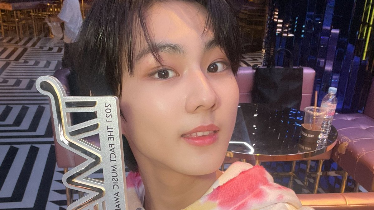 𝐞pip𝕙any's 𝖉i𝕝e𝚖𝚖a ! tweet media