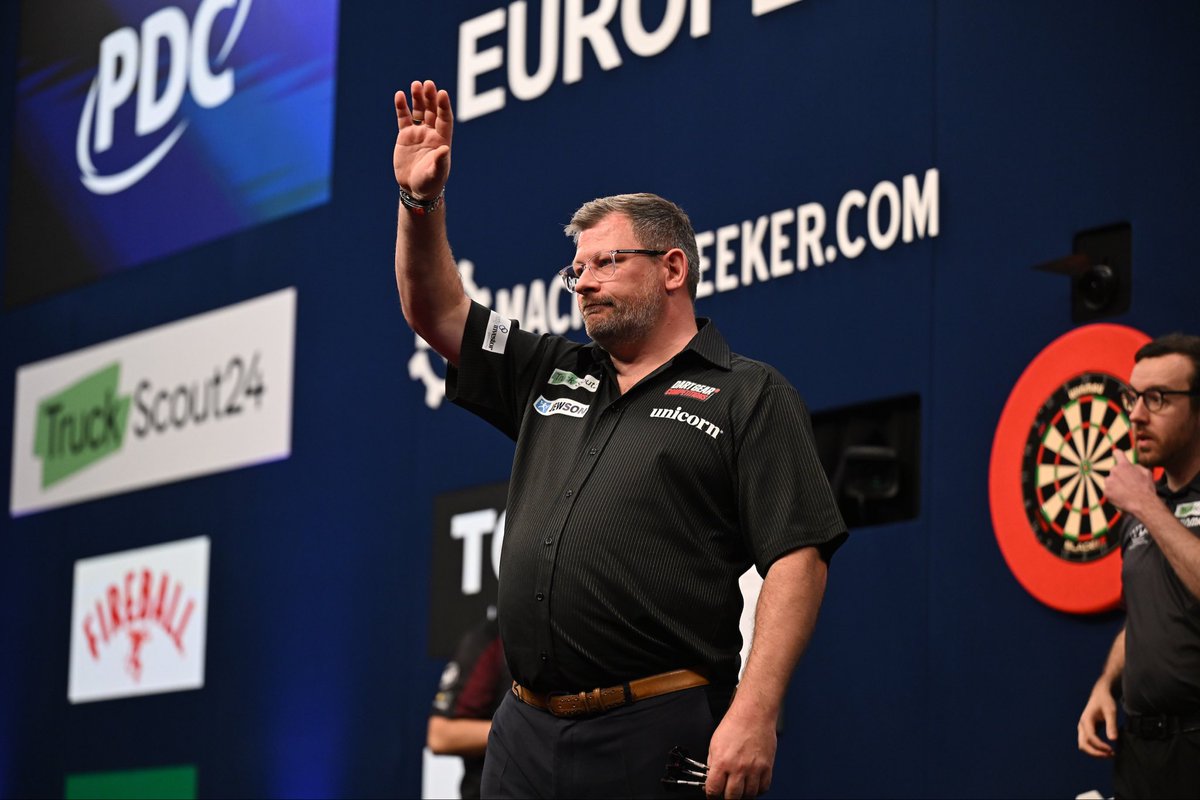 Oche180's tweet photo. ๐ฏ James Wade dumps out Luke Littler!
๐ค Wade averaged 97.75 and took out THREE ton-plus checkouts to beat Littler in Round Two!
๐ช๐ฎ๐ฑ๐ฒ ๐ญ๐ฌ - ๐ณ ๐๐ถ๐๐๐น๐ฒ๐ฟ
#ECFinals https://t.co/WFyAUzff78