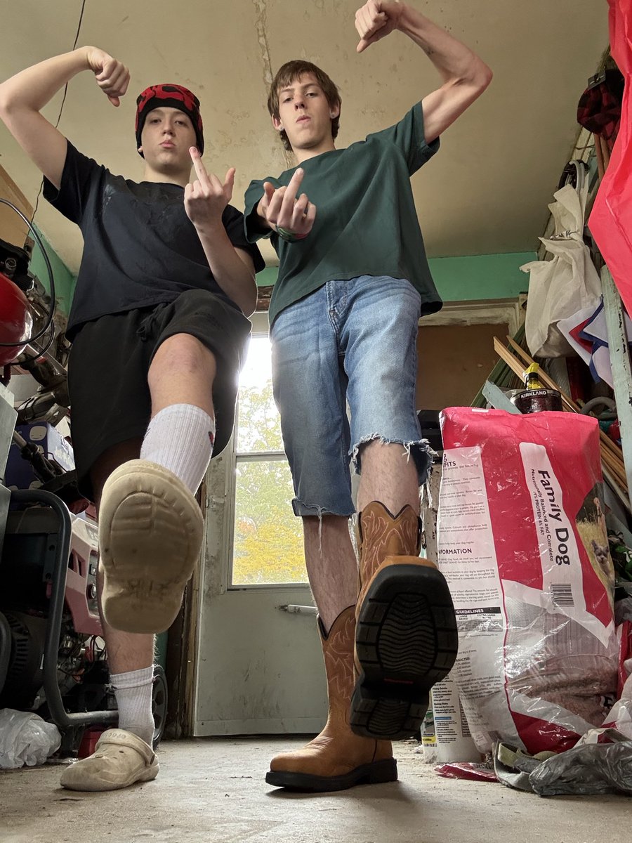 Master_Smitty4's tweet image. New master alert 🚨 doing customs all day, teams, come thru and support your alpha masters🐽💸

#findom #rt #feetworshi̇p  

@Mastershelpcrc