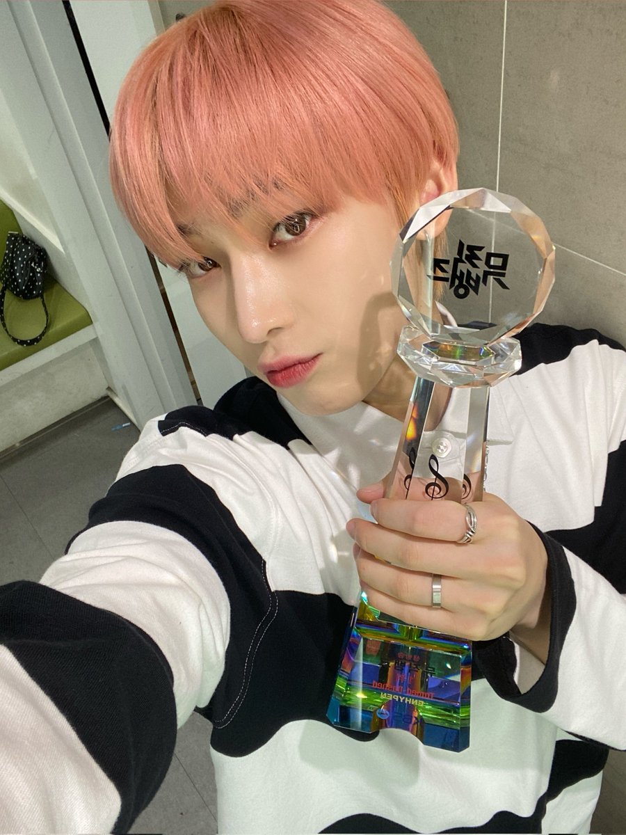 𝐞pip𝕙any's 𝖉i𝕝e𝚖𝚖a ! tweet media