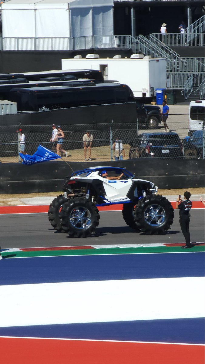 life update: went to ACL one weekend and then somehow ended up at an F1 grand prix the weekend after??? 🤭