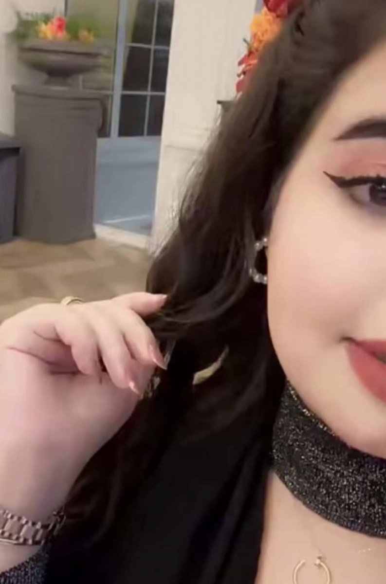 لو خيروك وش تختار  !؟ 
 ◯ انا🙈
 ◯مليون ريال✅❓🥰