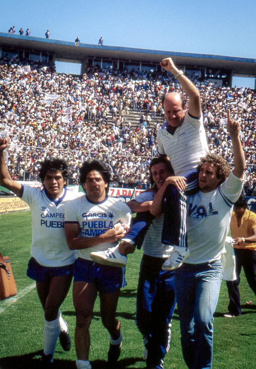 laredcincoradio's tweet photo. 🕊️ || Este sábado 25 de octubre, falleció Manuel Lapuente a los 81 años. Su pasión, entrega y amor por el fútbol dejan un legado imborrable en el Puebla FC y en todos los aficionados al deporte. Descanse en paz, Manuel Lapuente Díaz. https://t.co/j4gIx6nmnV