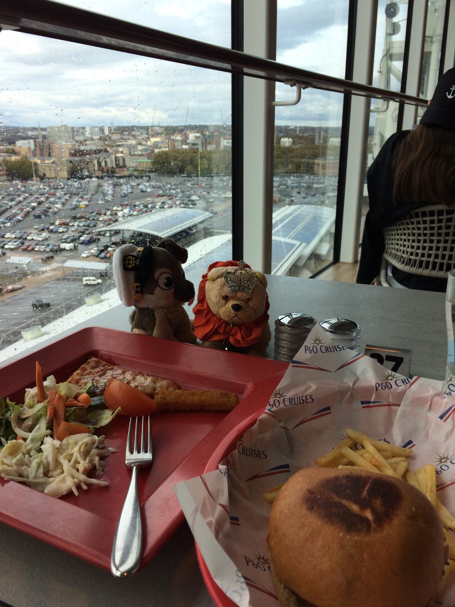 Rolo #proposed me 2 #marry ‘I’m @ Taste 360, da dek gril on da #lido , <a href="/pandocruises/">P&O Cruises</a> #Iona , ovrlookin’ #Southampton wit’ pizza an’ salad strtr, folowd by veg brgr wit’ chips.  ‘Ow #romantic woz dat?  An’ da #sailaway party undr da Skydome.  We tried da big dek chair as wel.