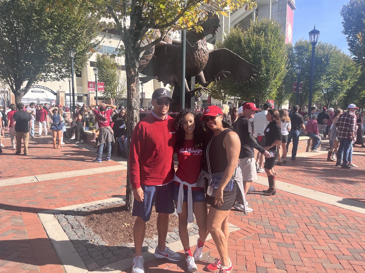 So October 2010 we can to the Bama vs. South Carolina game &amp; Bama was #1 and lost.. I was pregnant with Brooke.. Fast forward ⏩ we are back with her this time. Who should I cheer for 🤷🏽‍♀️