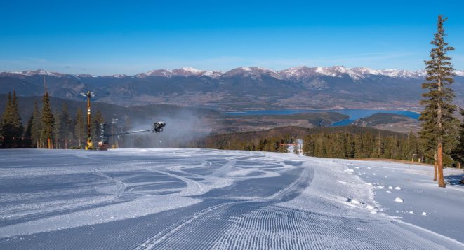 Well how about that! <a href="/KeystoneMtn/">Keystone Resort</a> opens its doors at 3pm *today* and one ups <a href="/Arapahoe_Basin/">Arapahoe Basin</a> for first in Colorado (and North America!) honors!

#COwx