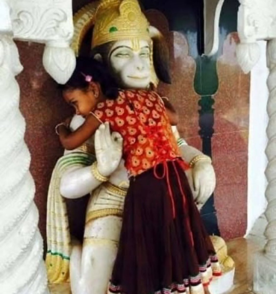 rakshitagarwall's tweet image. neem karoli baba my goat i miss you 🥺