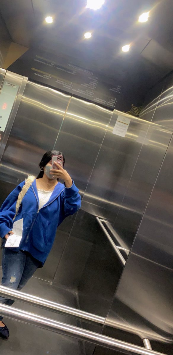 Lightncess's tweet image. Cape jln 🦶🫦