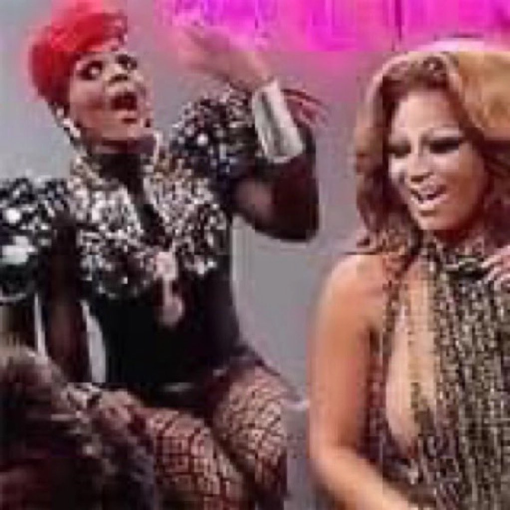 morrendo com esse festival da heineken a pessoa sobe no palco e ninguem sabe quem é