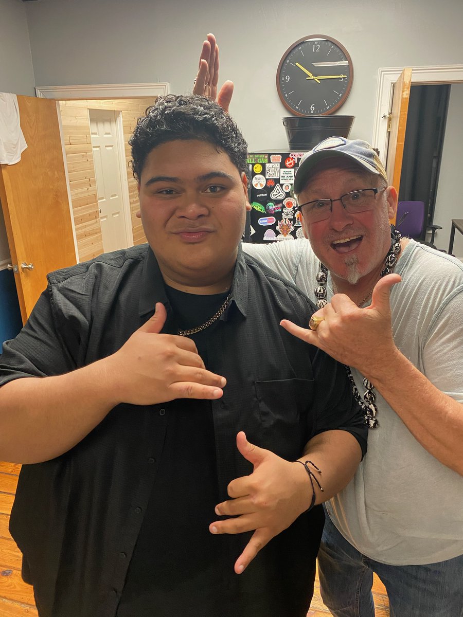 JDSpradlin's tweet image. This Just In... RIGHT NOW (Saturday 4pm KWT) I am airing some of the fun that Iam Tongi (@wtongi) and I had yesterday Live in the Studio.
o0 #BubblesUp o0º
~ @JimmyBuffett ~
Cheers &amp;amp; Fins Up!!!
~~~/)~~\o/~~(\~~
~~~º0o~~/)~/)~~~
≈≈@RadioMville≈≈
@SiriusXM~#Ch24