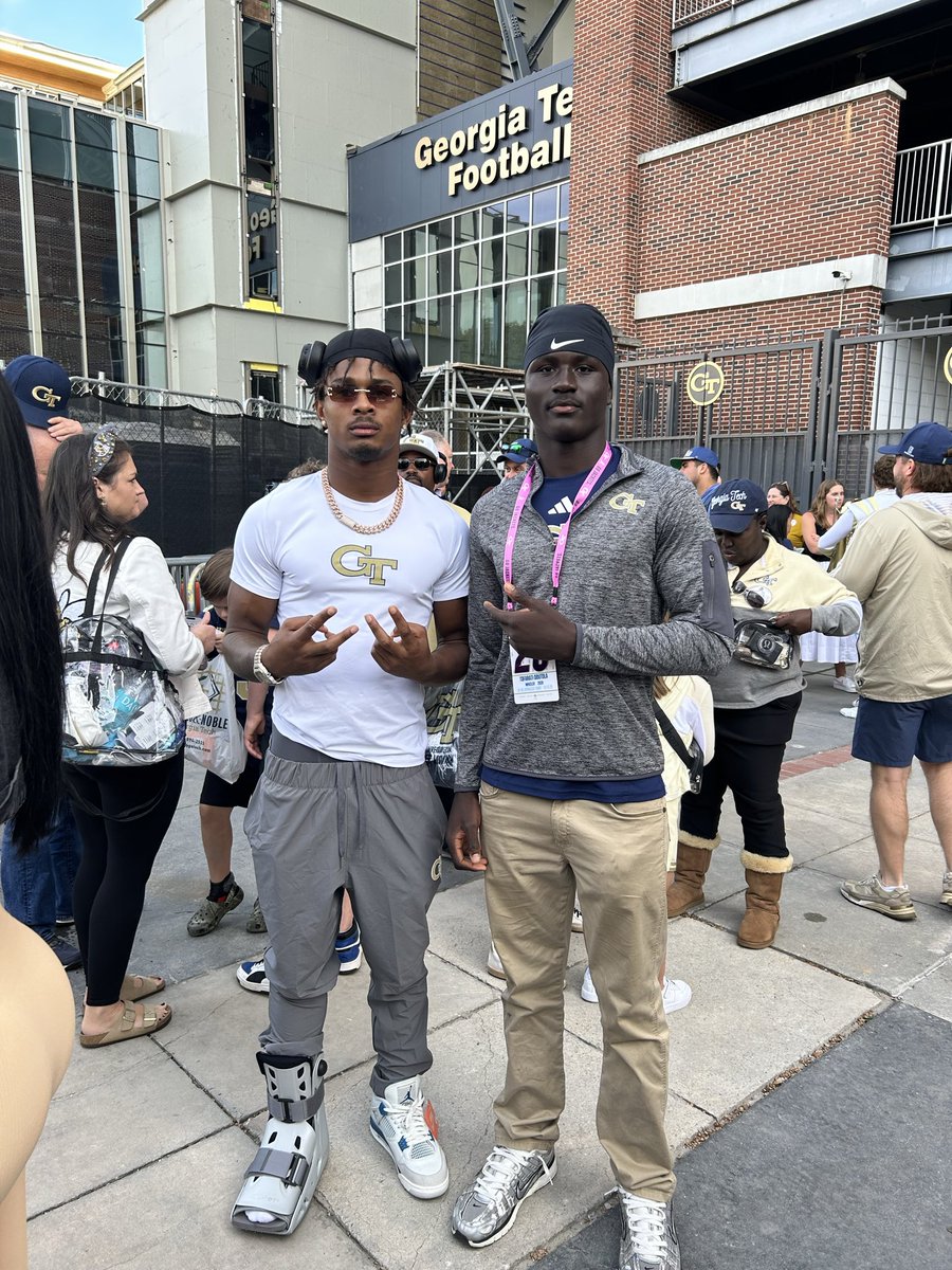 Thatkiddbolt8's tweet image. Thank you to all the Coaches that talked to me at the game.I had a great time! @coach_norv @corypeoples @Coach_C_Beal @CoachLoveB1 @DrizzyDre_478 @CoachTMcKnight @Coach_KJones7 @Rivals @RecruitNE_GA @247Sports @borntocompete  #stingem #GeorgiaTechYellowJackets #ball