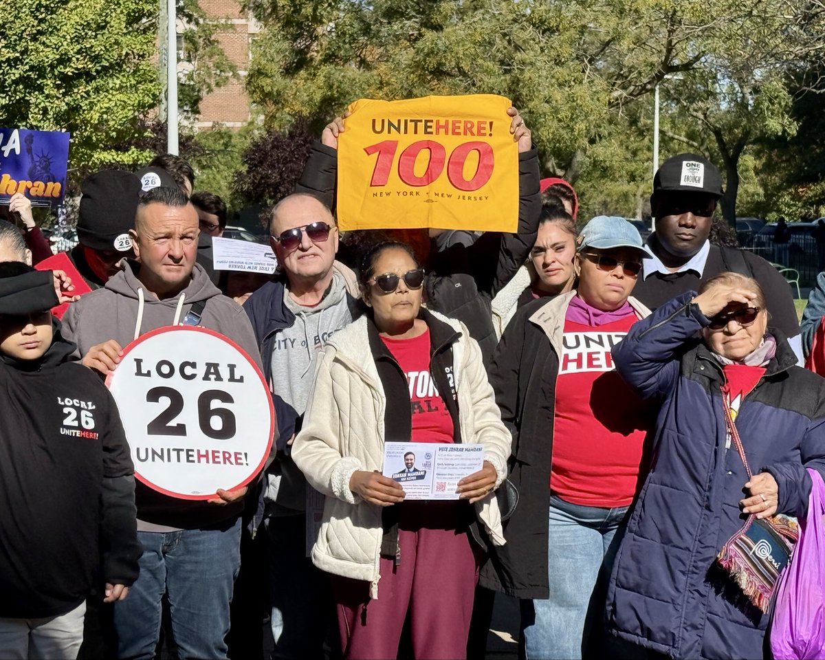 CentralLaborNYC's tweet image. 💪 @unitehere, @32BJSEIU, @local79nyc, @nynurses, @CWADistrict1, @DC37nyc, @NYCLaborVotes took the Bronx by storm to turn out the #UnionStrong vote on the first day of early voting! Make your voice heard, NYC! #NYCLaborVotes