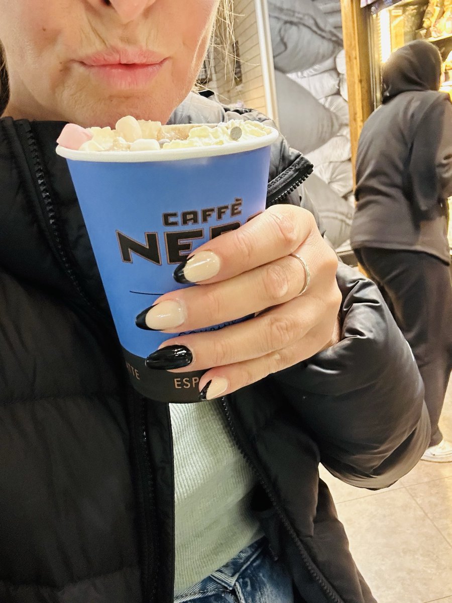 teaorcoffeesir's tweet image. Nothing like being welcomed back into the UK with a £6 hot chocolate 😂😂😂