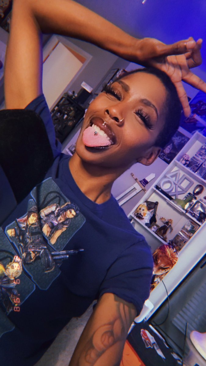 Live baybeeeee pull up !!!

Twitch.tv/sunkissed_liv