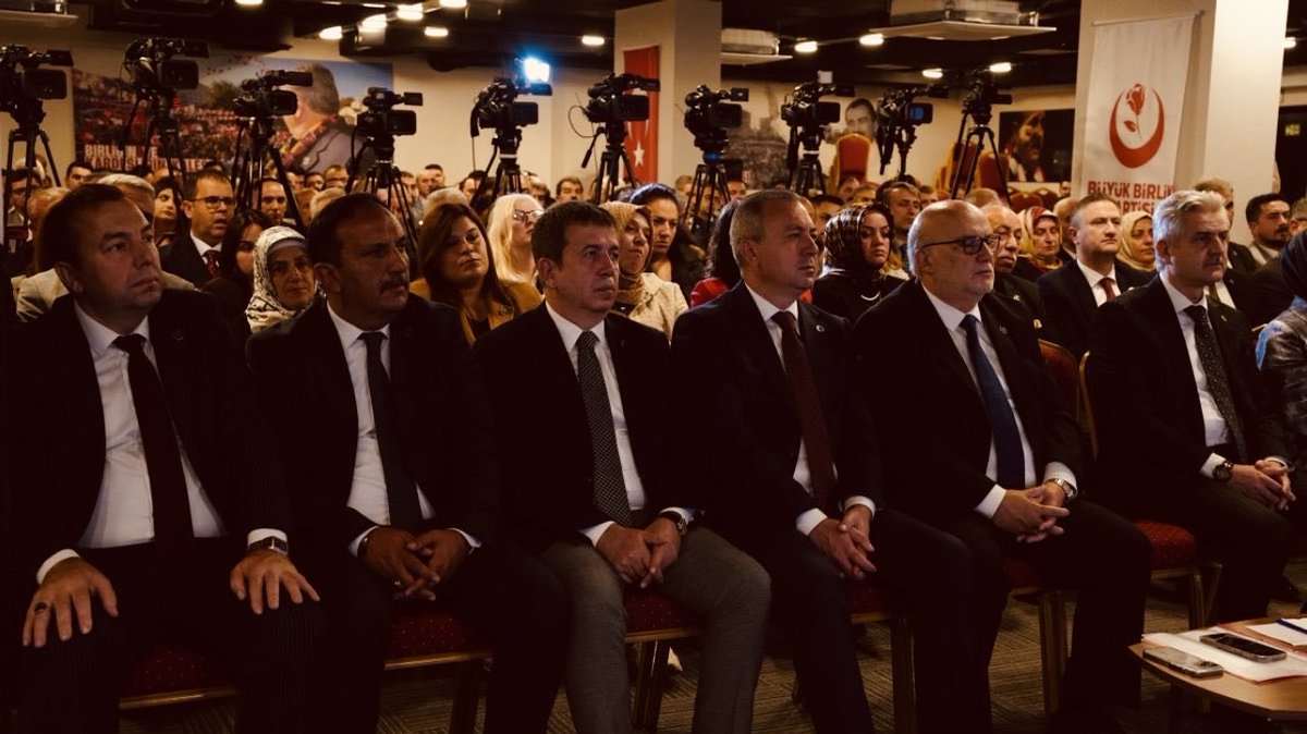 Karadeniz ve Doğu Anadolu Bölgeleri Parti İçi Eğitim Toplantımız Genel Başkanımız Mustafa Destici nin himayelerinde, kıymetli hocalarımızın sunum ve katkılarıyla gerçekleştirildi.

Büyük Birlik davasının değerlerini, ilkelerini ve vizyonunu daha güçlü yarınlara taşımak için