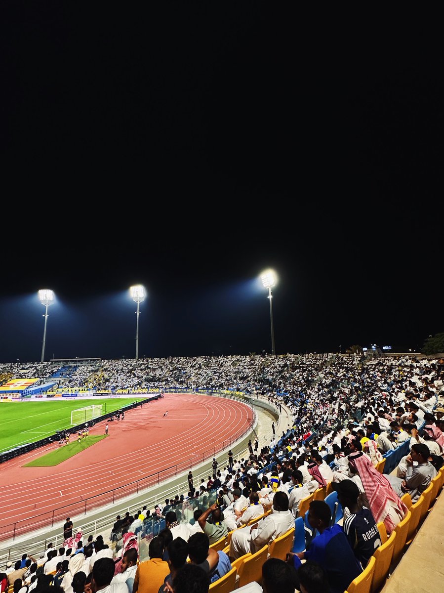 جماهير النصر، أنتم الاستثناء والرقم الصعب،
تجعلون كل الملاعب أرضًا لناديكم 💛

مبروك الفوز يا عالميين ، وشكرًا لكم على حضوركم ودعمكم الدائم 💛👏🏻

#النصر_الحزم