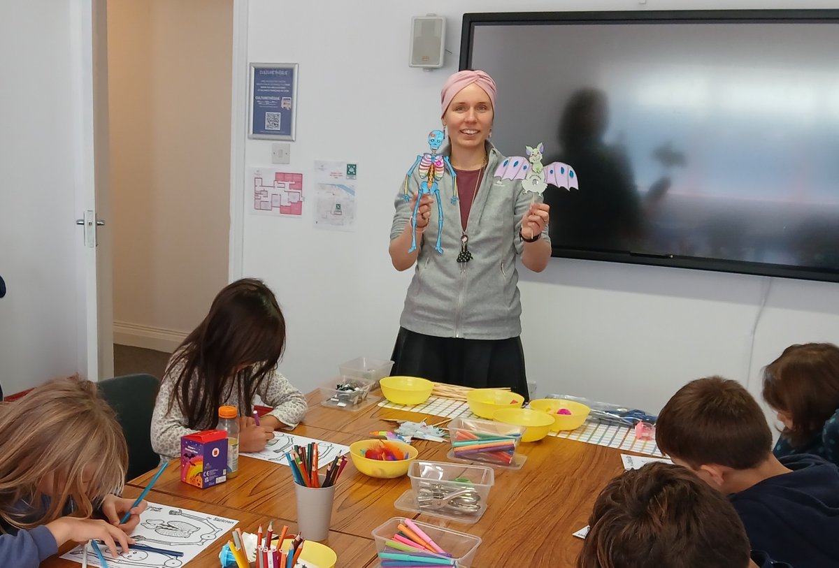 Many thanks to Jenna Pan Dolls for the #Halloween-themed Puppet-making #workshop in #French for our students today.