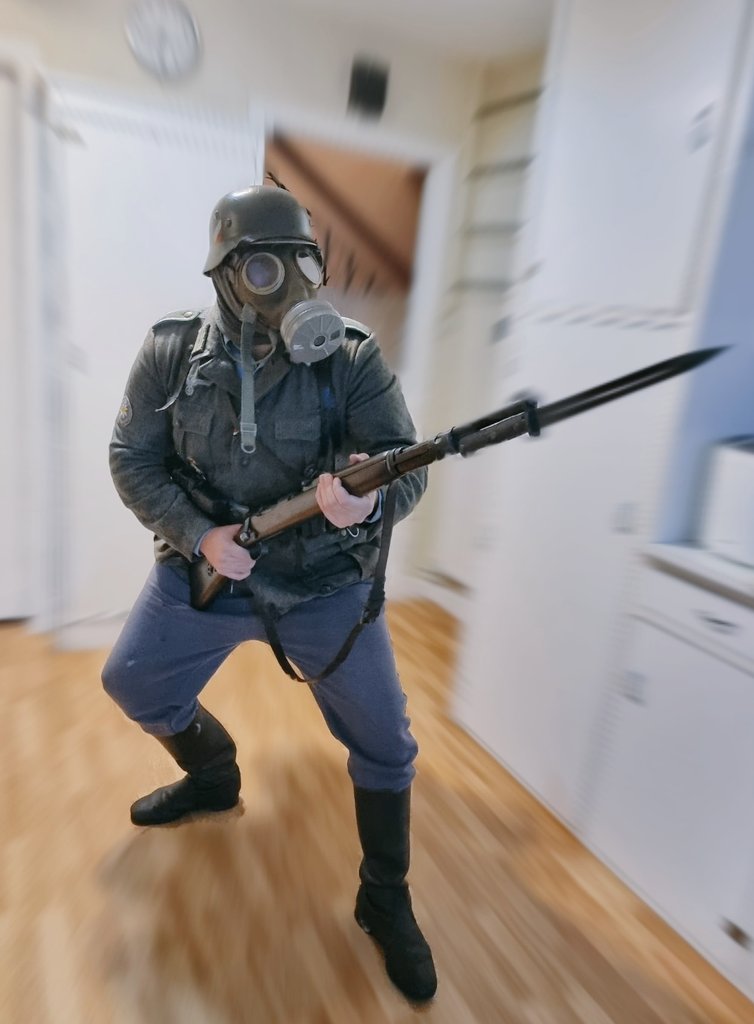 *muffled autistic screeching