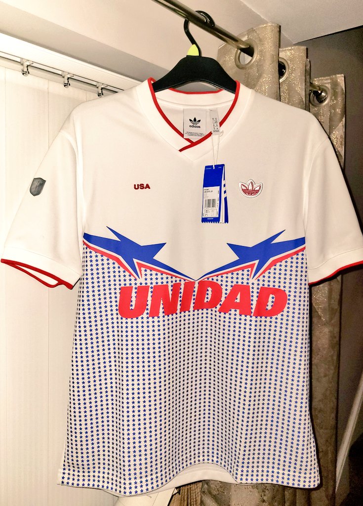 Wannagigandsurf's tweet image. Went into ASB footy shirts in Boro today and picked up one of those 'mystery bags' for £25! #bargain! Opened it up, and it was this beauty, BNWT! It's not a USA team top, as i first thought. It's a concept top made by Adidas. Cheers @thebodge1 👊🏻