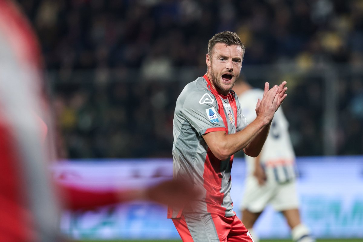 FabrizioRomano's tweet photo. ❤️🩶 Jamie Vardy scores his first Serie A goal since joining Cremonese in August! 🇮🇹 https://t.co/y6LzsQEsB5