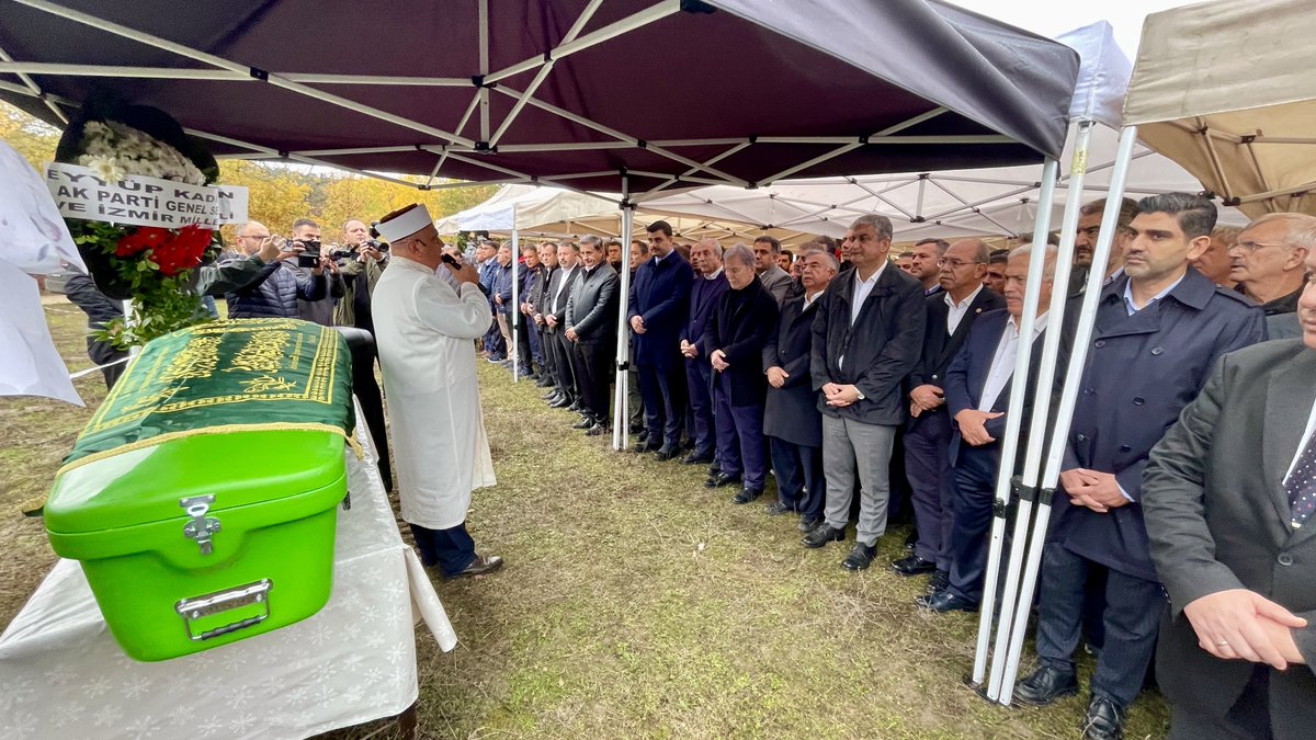 Dedem Abdullah Şahin’in vefatı nedeniyle gerek arayarak gerek mesaj göndererek taziyelerini bildiren, dualarıyla yanımızda duran, gönülden destek veren dostlarımıza, yakınlarımıza ve hemşehrilerimize minnettarım. 

Bu ağır günü varlıklarıyla hafifleten her birinizden Allah razı