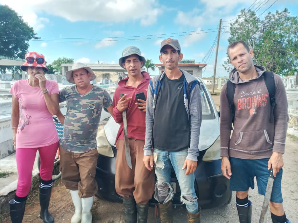 La Brigada de Sancionados del Tribunal Municipal Popular de Güines realizan jornada de chapea y pintura en las áreas del cementerio municipal. 
Esta es una acción que ratifica una vez que no daremos jamás #NiUnPasoAtrás