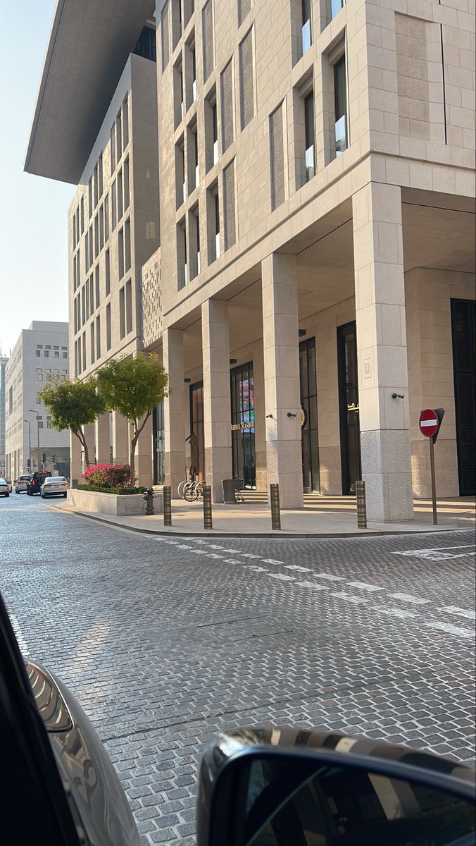 اشتري قربك ولا فكرت ابيعه
ولو تورد قلبي دروب المهالك