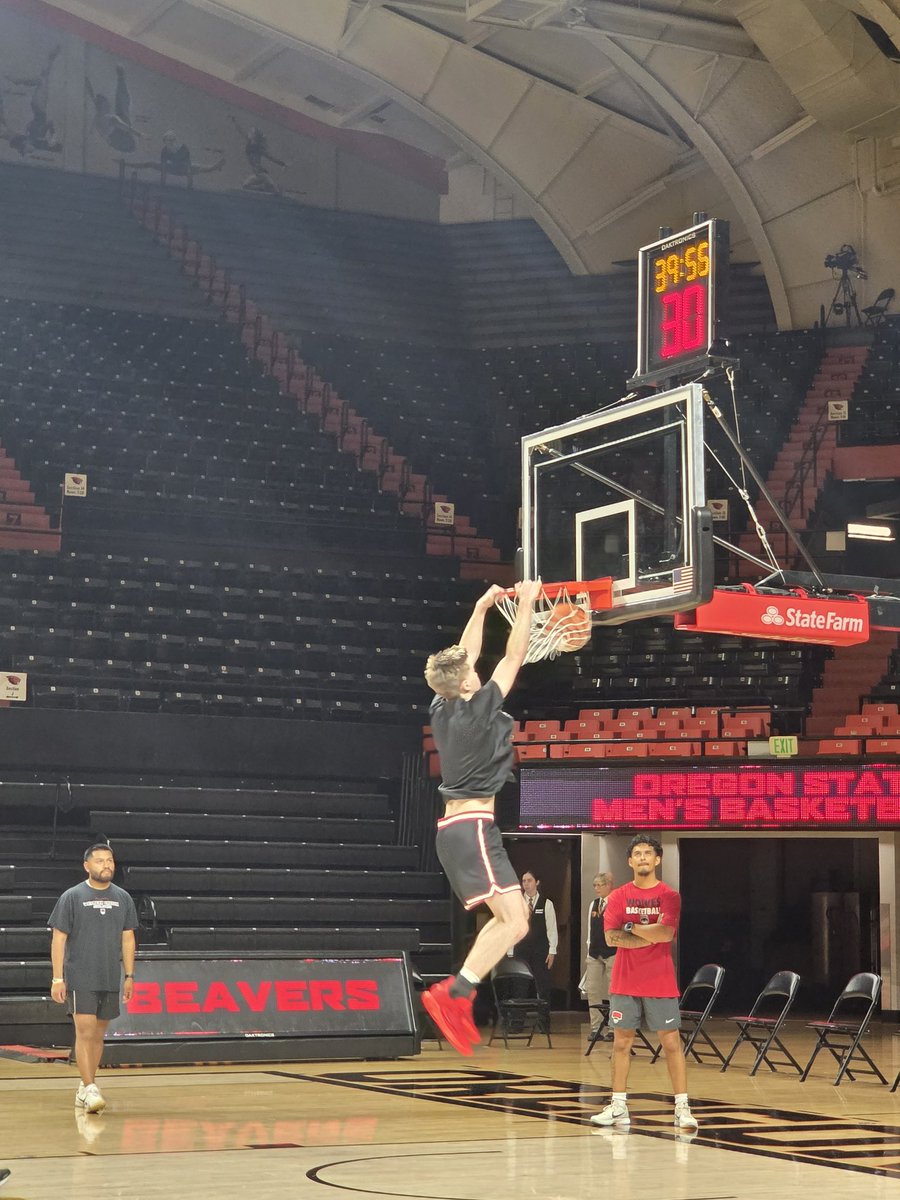 iancle1's tweet image. @woumbb_ &amp;amp; @EIKENKID are ready for #CollegeBasketball traveling on the road to face D1 powerhouse @BeaverMBB #ClevelandLove and the #icchangeshowcase is in the building. ❤️🙏 It&apos;s ALWAYS #BiggerthanSports