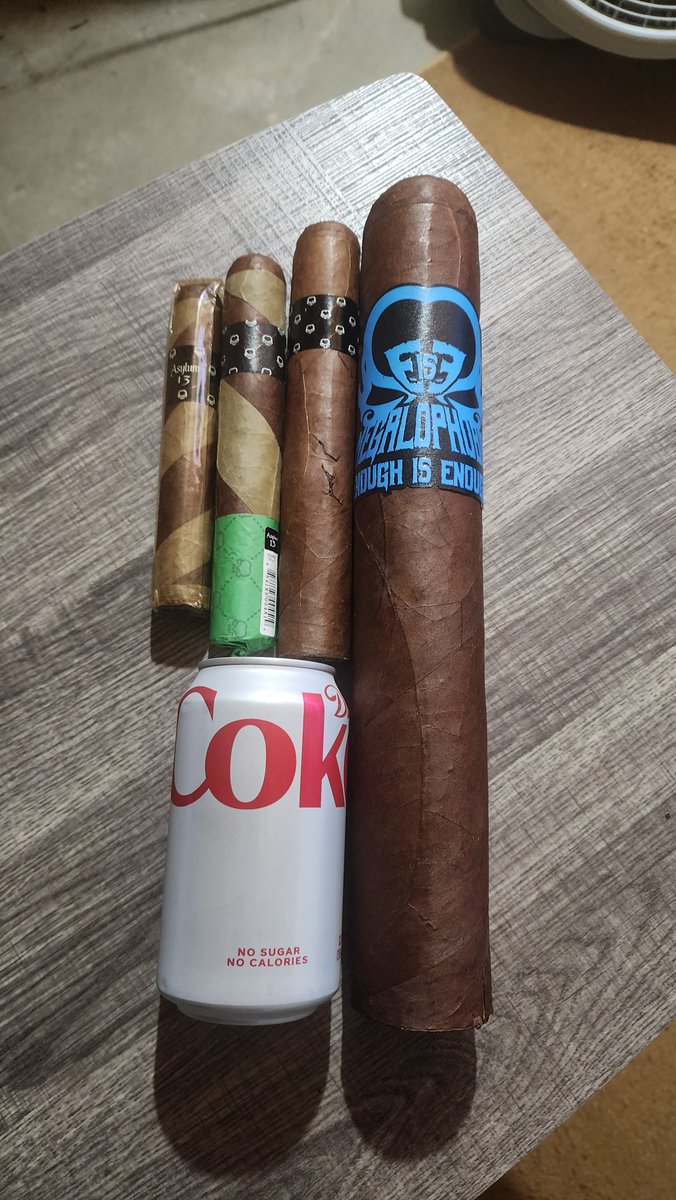 CigarDaddy1961's tweet photo. Asylum 13 Megalophobia 13x134 beside 8x80, 7x70 ogre, 6x60 ogre.... Coke can for size reference https://t.co/a1DkYPKaZl