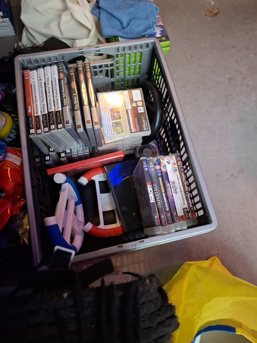 MrsKilted's tweet image. After being busy for nearly a week.. we finally spring cleaned our game collection.. a total of 171 games are going out spread over 9 consoles and about 5 or so games were not working #springcleaning #gamecollection