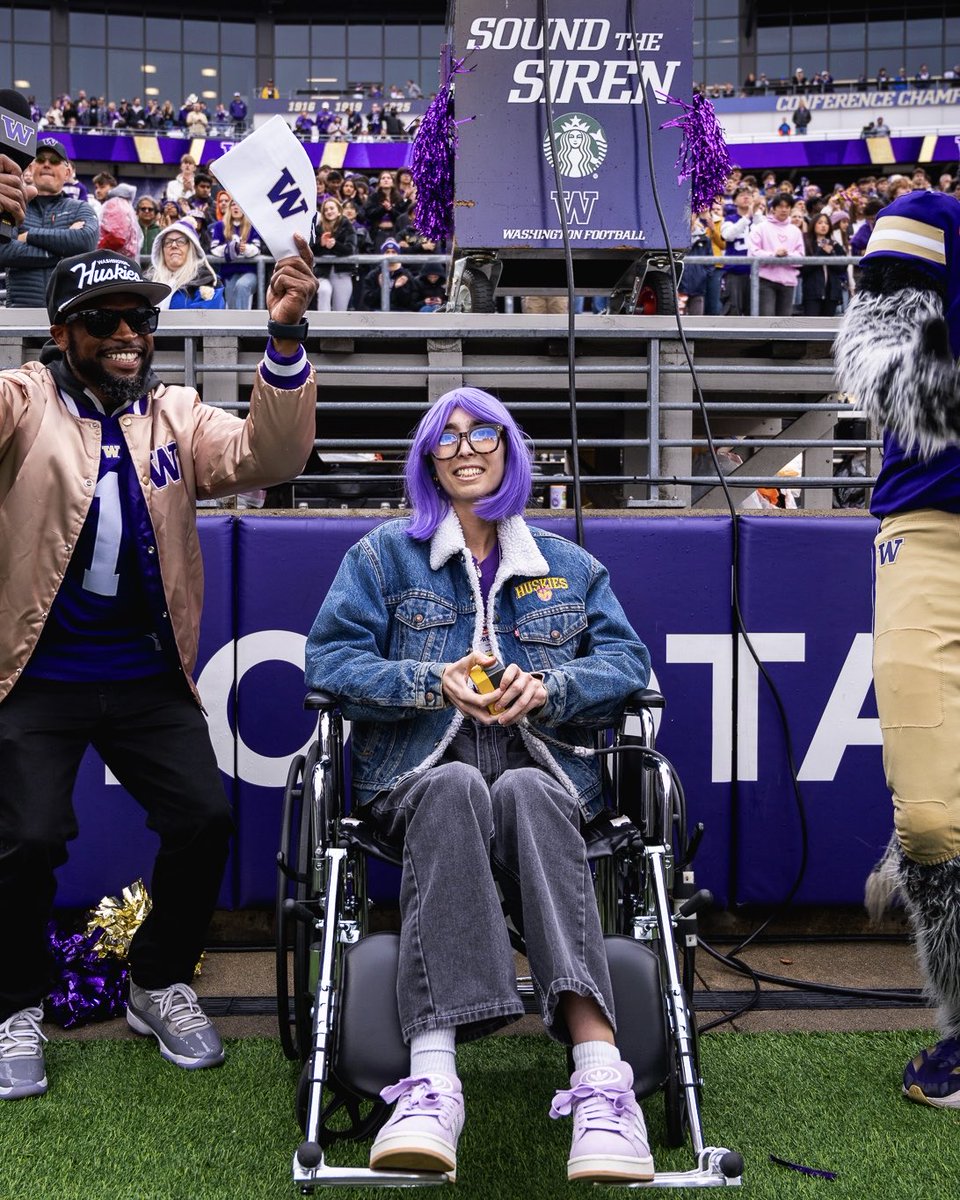 Today’s siren sounding was special 💜

All of us Huskies are continuously amazed by your strength, story and courage, Mia.

#GoHuskies