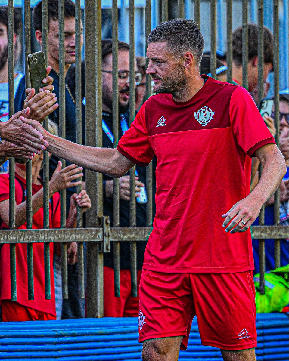 FichajeGoleador's tweet image. 🏴🐺 Jamie Vardy (38) marcó su PRIMER GOL con el Cremonese! ❤️🩶