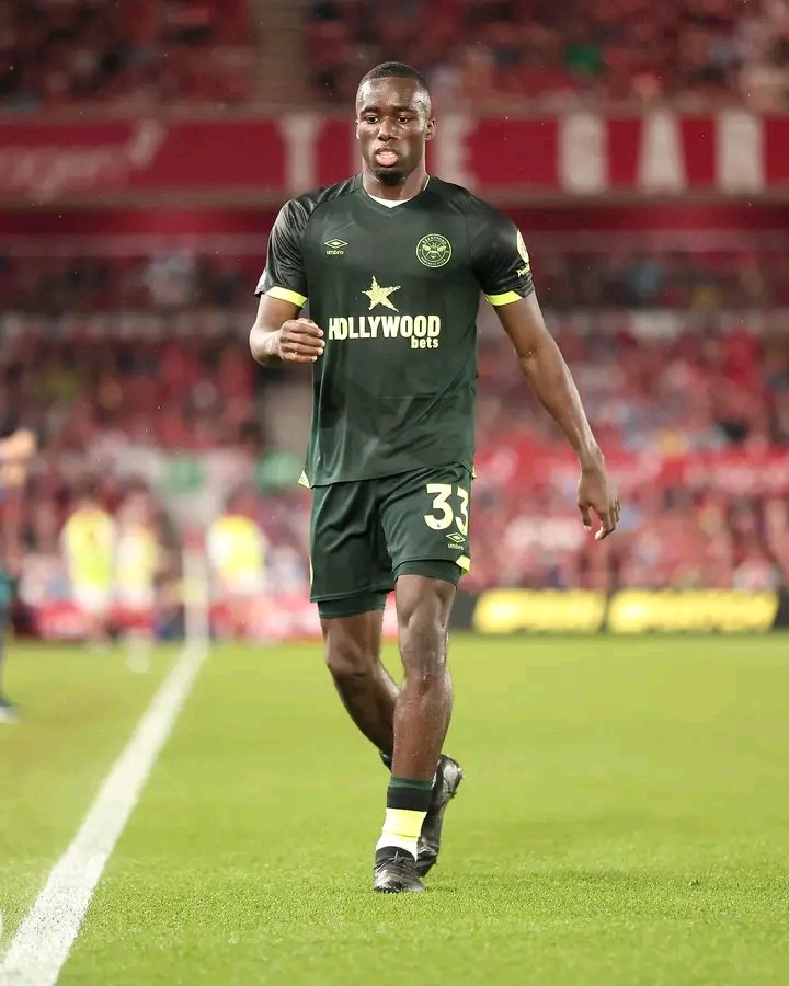 9jaPlayersNews's tweet photo. 🚨🚨 BRENTFORD'S MICHAEL KAYODE FOR SUPER EAGLES? 

MASTERCLASS vs. Chelsea
MASTERCLASS vs. Liverpool
MASTERCLASS vs. Man Utd

Known for his "long throw", the Italian-Nigerian young fullback is eligible to represent 🇳🇬 Super Eagles. https://t.co/8XMF7QhrEh