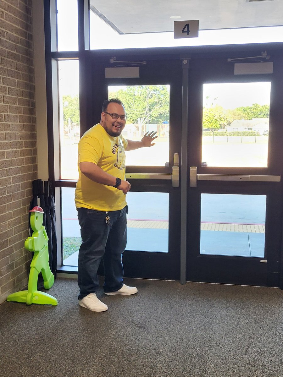 HorneElementary's tweet photo. Horne Hounddogs have Watchdog Dads making a difference on our campus. Watch them keep our students safe and be involved. #CFISDSpirit @HorneElementary #ThePathToAmazing #HornePride @CyFairISD #ChoosePublicSchools https://t.co/mzCAcPYvks