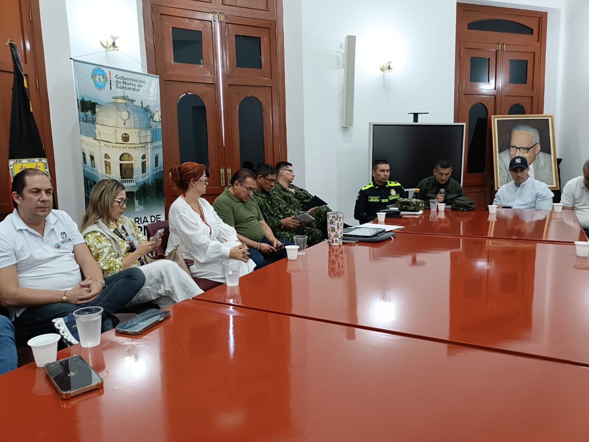 Por la Consulta Popular Interpartidista del 26 de octubre, la Secretaría de Gobierno lideró la Comisión de Coordinación y Seguimiento Electoral, articulando con las instituciones para garantizar el desarrollo transparente y los derechos de partidos y movimientos políticos. 🗳️