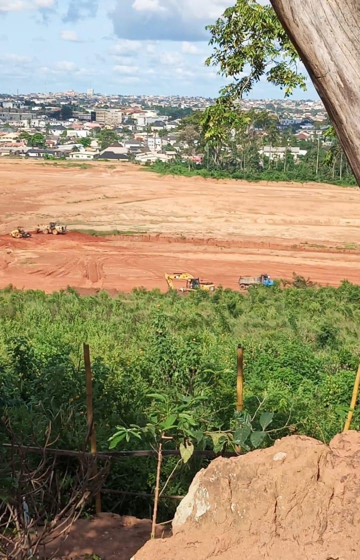 🪵One marvels at the tenacity of #Baywood InfrastructuresLtd in continuing to sandfill the Spring Head Channel on Ogunpa Forest Reserve land. After several months of inactivity and at least one cut-and-fill failure they have resumed this unbelievable operation with renewed vigour