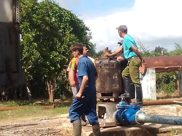 JaimePrimaria's tweet image. Buenas Noticias!!!!!
En estos momentos en Las Margaritas enfrascados, junto a los compañeros de Acueducto Provincial en el montaje de la electro bomba.
#PoderPopular 
#santodomingocuba
#CubaMined