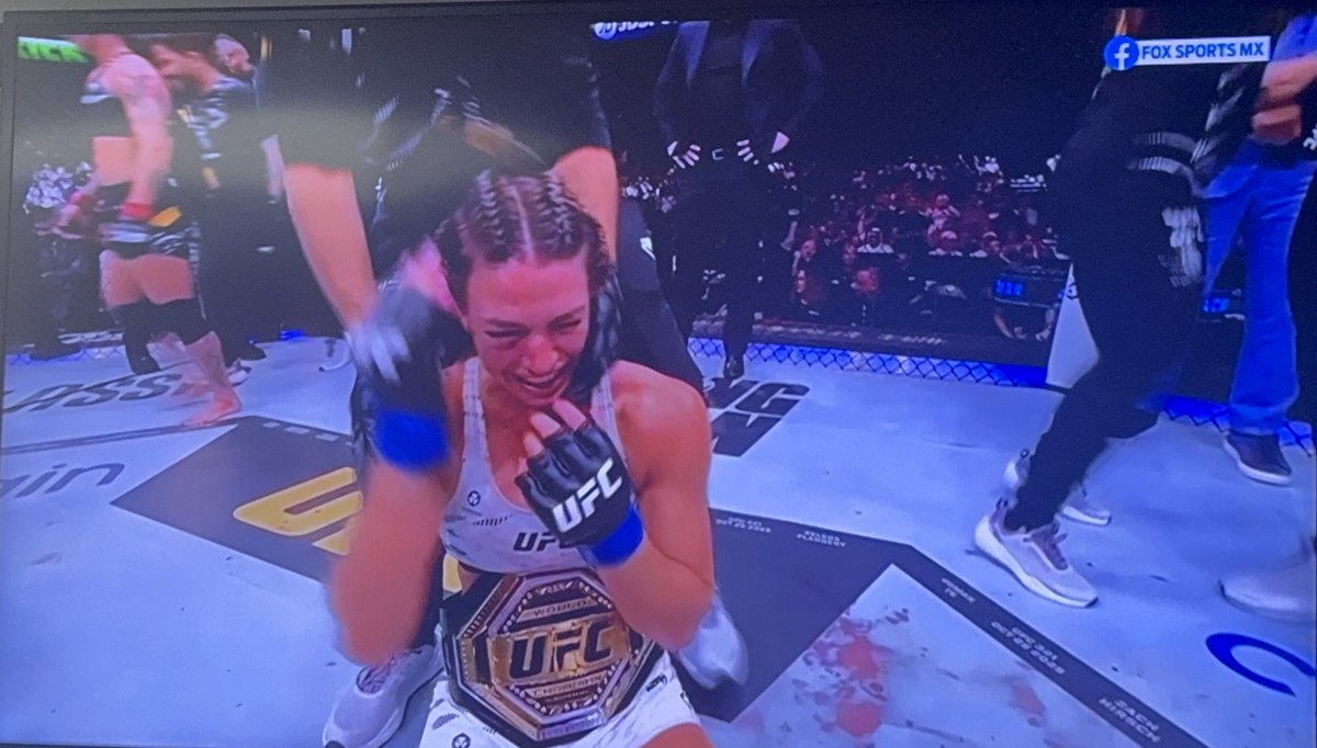 And neeewwww……!!! <a href="/MackenzieDern/">MackenzieDern</a> 👊👊👊 #UFC321 <a href="/Al_Rubioo/">Aldo R.</a> <a href="/j_albu1/">José Antonio Albuerne</a> <a href="/Manf_FigueroaQ/">Manuel Figueroa</a>