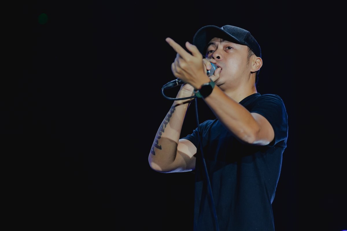Bingoplusph's tweet photo. Lahat napasabay sa Parokya ni Edgar! Kantahan at nostalgia at OPM fun all night dito sa BPxISPhilippines Music Festival! Powered by BingoPlus ⚡️ https://t.co/LiN9jonO1u